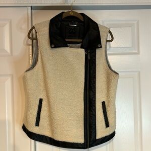 Size‎ large Sherpa vest by Odyn
